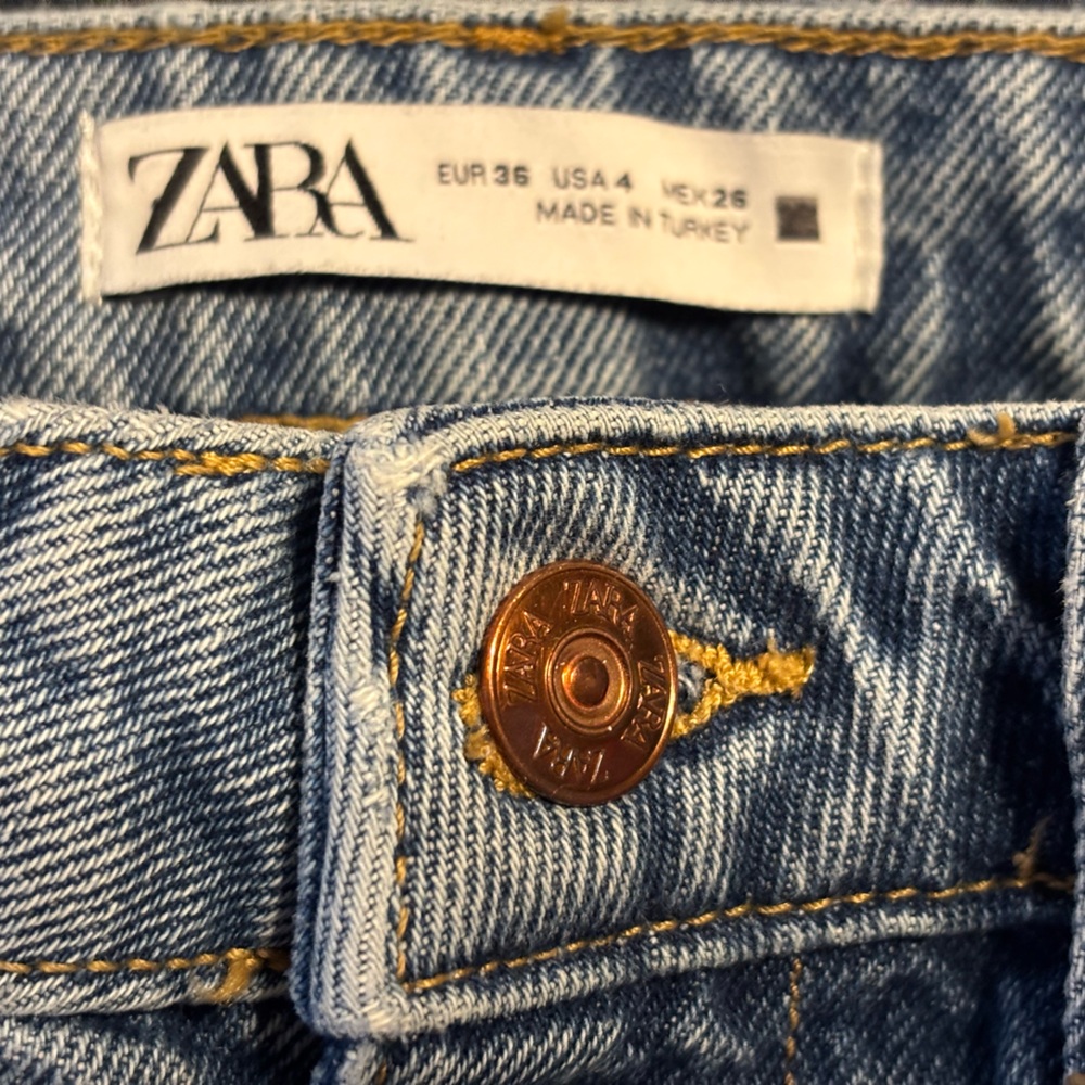Zara Women's High Rise Mom Jeans Blue Light Wash, Distressed Denim, Size 4 - Picture 7 of 8